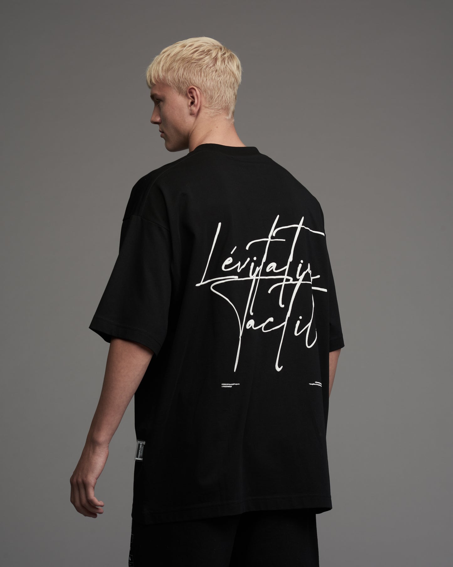 Form T-Shirt Black
